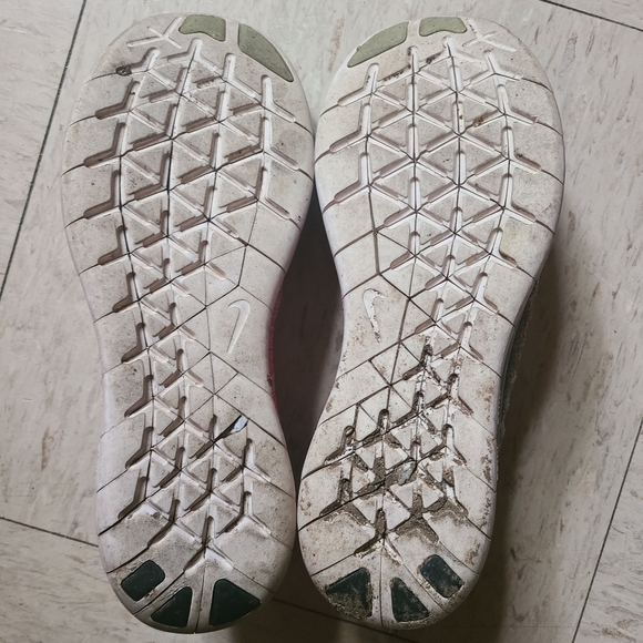 SOLD!! - Nike Running Sneakers Size 4.5Y - Picture 4 of 4